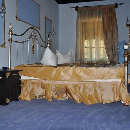 Casa Cu Farfurii Hotel Sinaia Szoba fotó